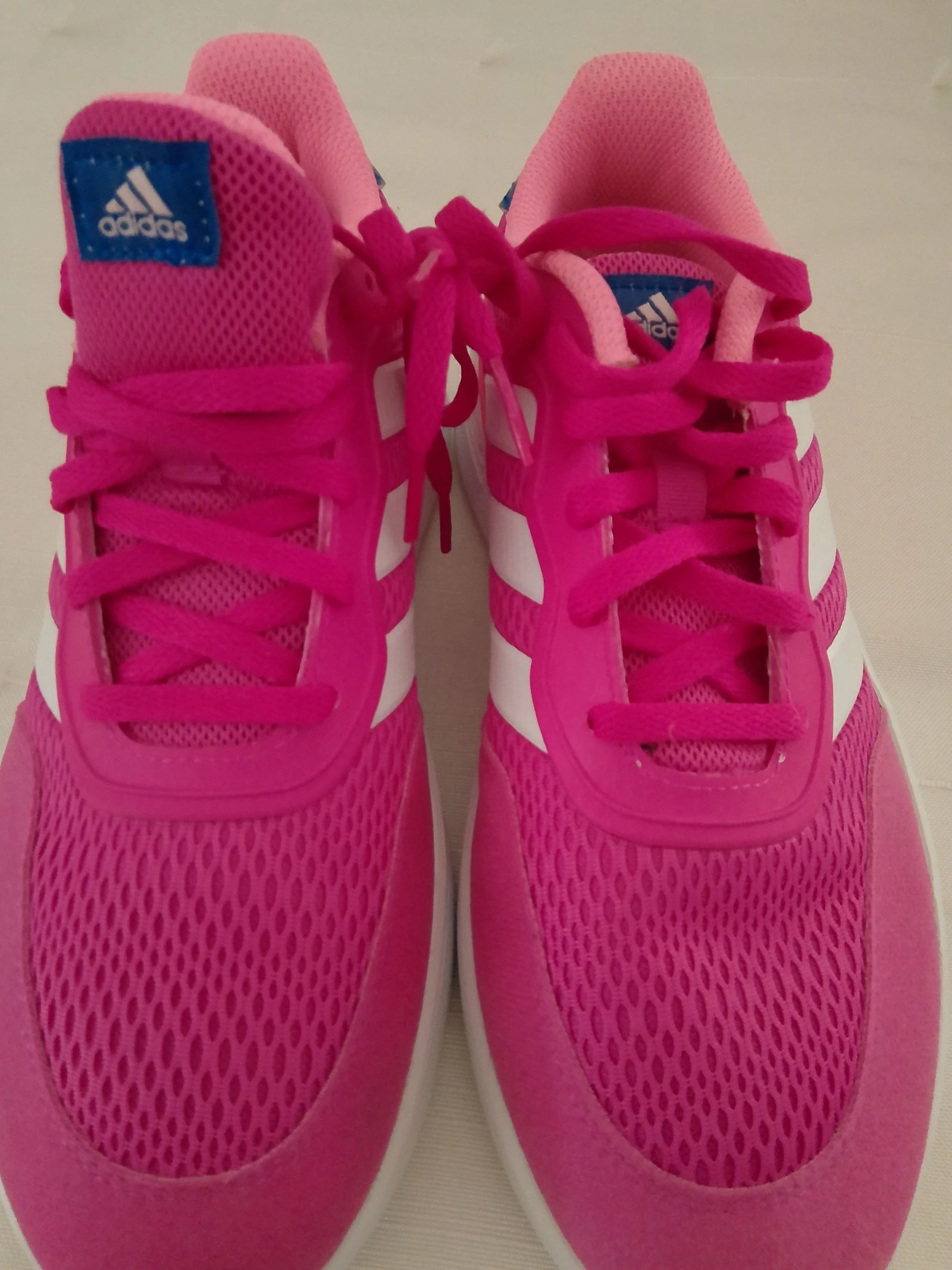 Baskets Adidas neuves T. 37,5